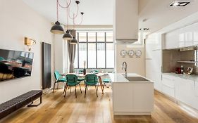 Design Et Confort Near Champs Elysees